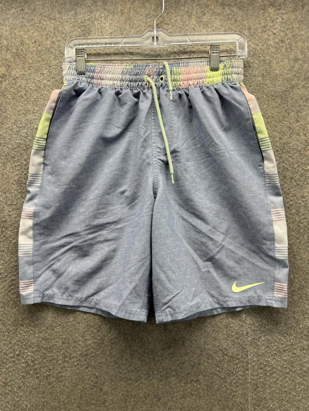 Nike Shorts Men Medium Gray Athletic Microfiber Striped Elastic Running 7 Inseam